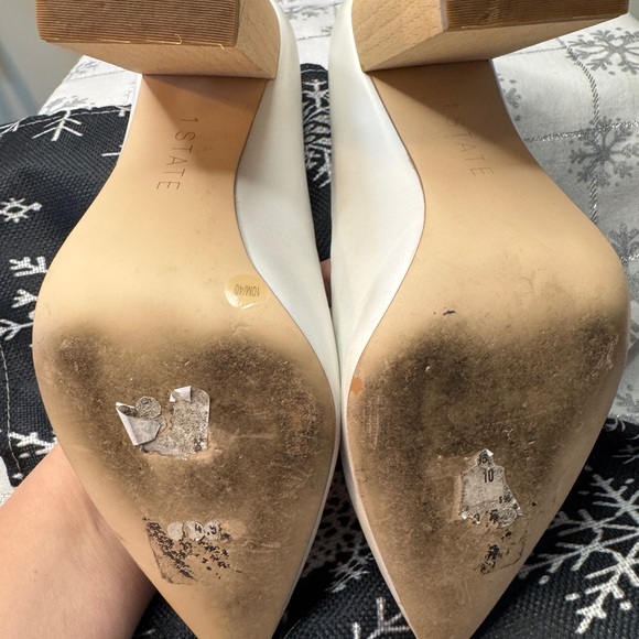 1. State white pumps 10 - Picture 9 of 9